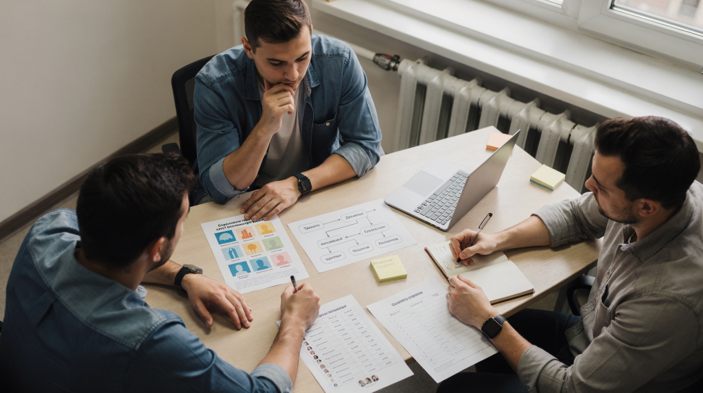 CRM для небольших компаний услуг: с чего начать и какие ошибки не допускать