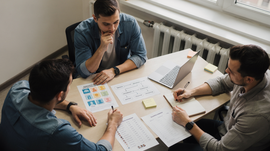 CRM для небольших компаний услуг: с чего начать и какие ошибки не допускать
